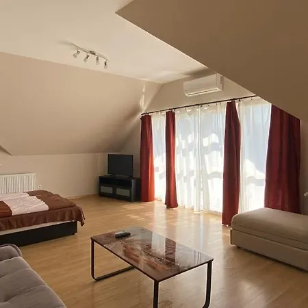 Korall Apartment *